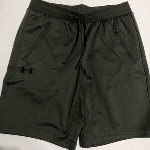 NWOT Under  Armour Boys Dark Olive Athletic Shorts